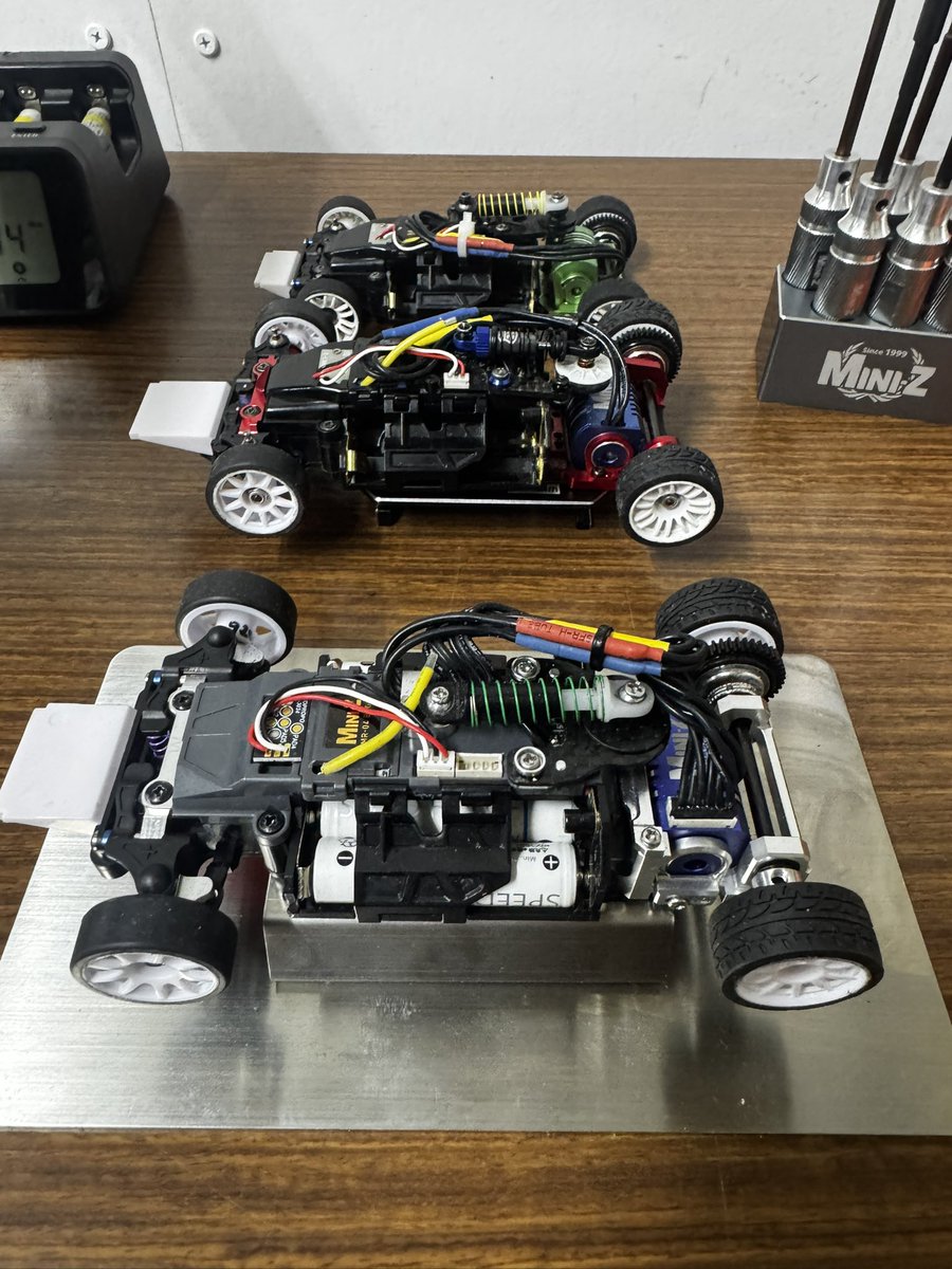 RC56522's tweet photo. 雨なので、ミニッツでラジコンの練習
@GRGR_nrms
#ミニッツ
#miniz
#ラジコン
#rc28
#mr04
#mr03
#京商
#kyosho https://t.co/CVW8k3PJ4w