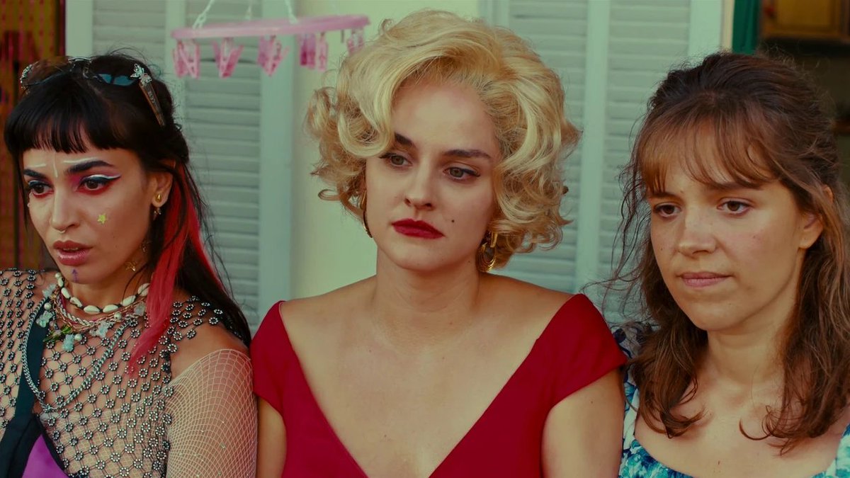 Una reinterpretación feminista de LA VENTANA INDISCRETA dirigida por Noémie Merlant. 

THE BALCONETTES, 2024.