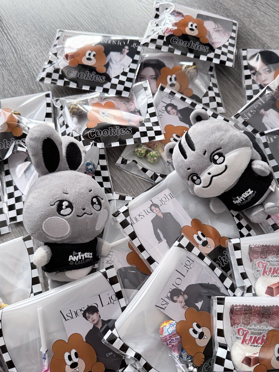 weebbasi's tweet photo. Happy Sunday ATINY🖤✨ Have some gifts for you! Come to say hi! Today I am here:

★ CaptainRockstarHJ @ctrockstarhj 
📍@solrisecafe

★ 𝐓𝐑𝐀𝐂𝐊 𝟎𝟕.𝟏𝟏  @247forkhj 
📍 @pal_bangkok

#CaptainRockstarHJ #홍중 #HONGJOONG 
#ตลาดนัดเอทีซ #ตลาดนัดateez #Track0711 
#ForKHJ_FromBKK https://t.co/1XgWDEcxrg