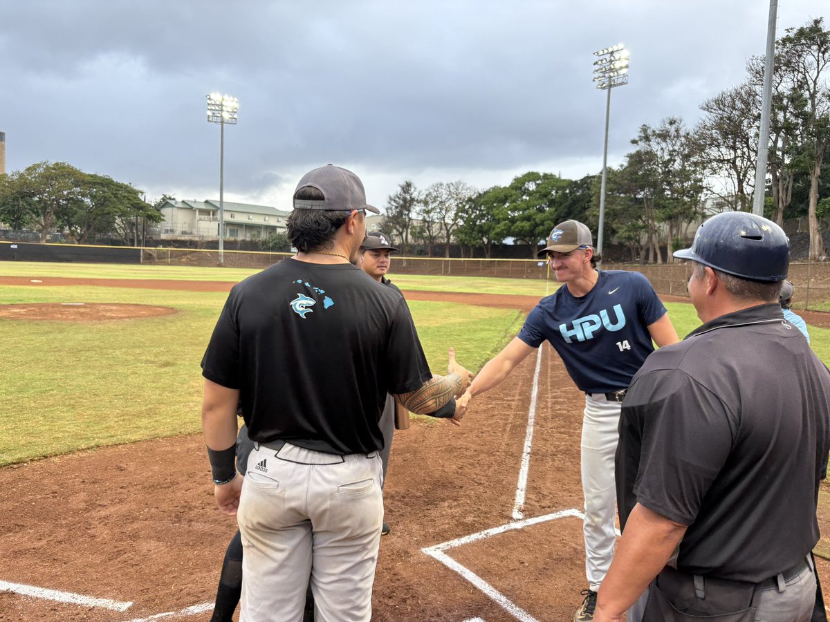 Game 1 Final: 5-0 Navy. 
Castroll, Warren, Rego, Patterson, Lipinski combine for the shutout. 

Murua 2-2, 2B, 2 RBI
Murakoshi 2-4, 2 2B, RBI
Blakeney 2-3, 2B, RBI

Back at it tomorrow at 12:00!

#KeehiBuilt