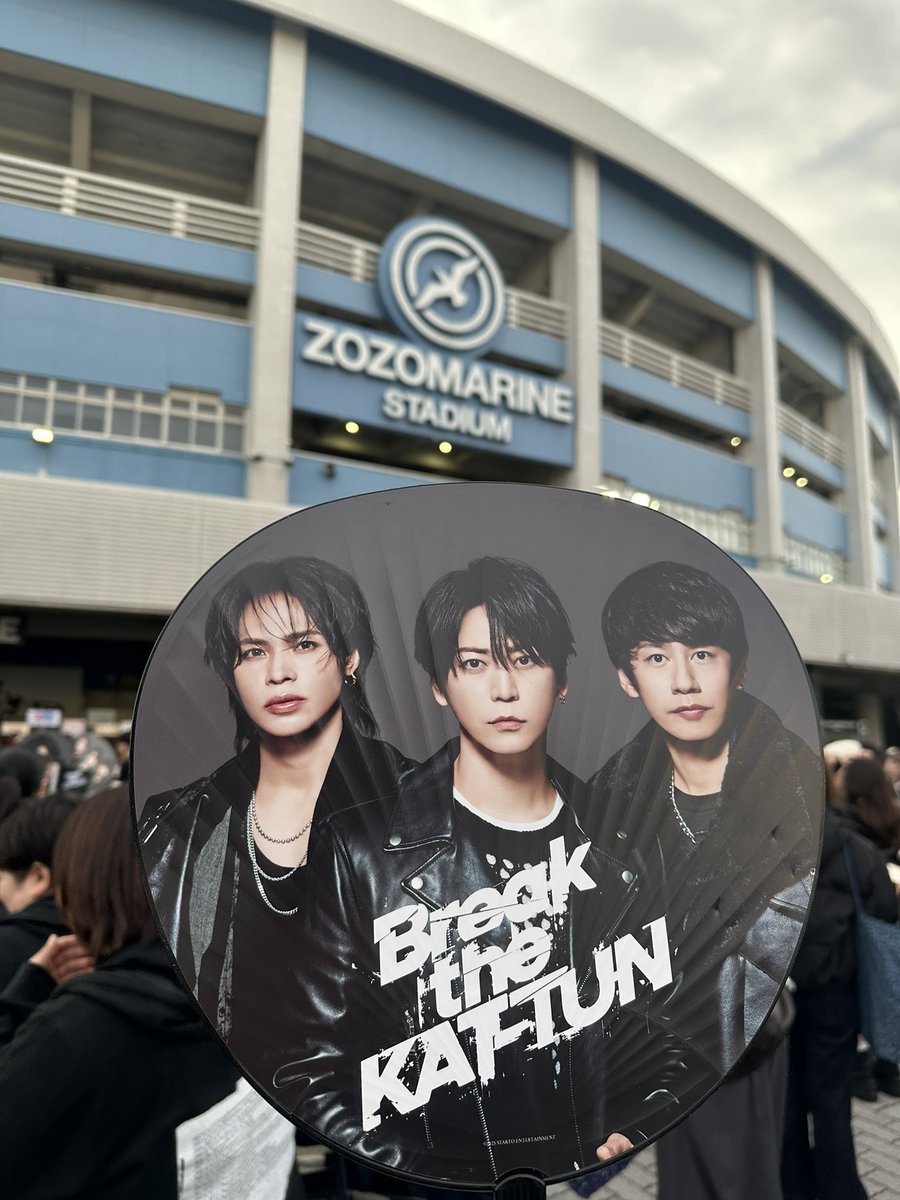 mayumin620_com's tweet photo. 泣いて笑っての繰り返しであっという間の3時間…
アンコールのリアフェでシャンパンぶちまけて、ラッパ飲みして、頭から被って、最後海賊船の旗燃やして、セットぶち壊して…清々しい気持ちになりました。
私の人生に確実にKAT-TUNは必要でした。本当にありがとう🩷❤️🧡💛💙💜
#BreaktheKATTUN https://t.co/7DnHnvyerY