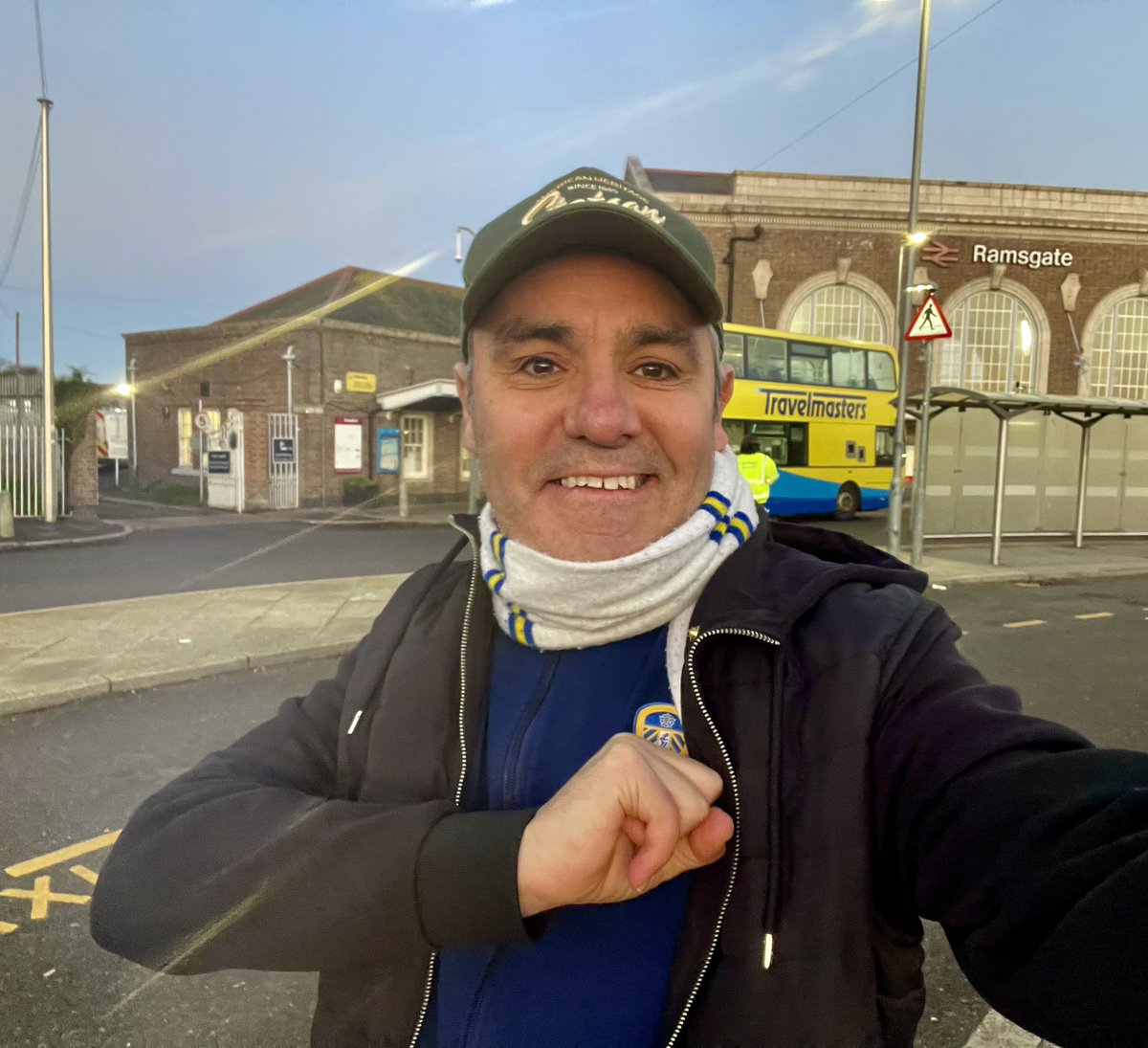 Forest (A)Here we go again. We’re so needing a good performance today and those 3 points after that shocker last week. Can we not just go at them please, no sitting back, attack attack. See you in the pub? 🤍💛💙Super Leeds🤍💛💙#lufc #LeedsUnited #MOT