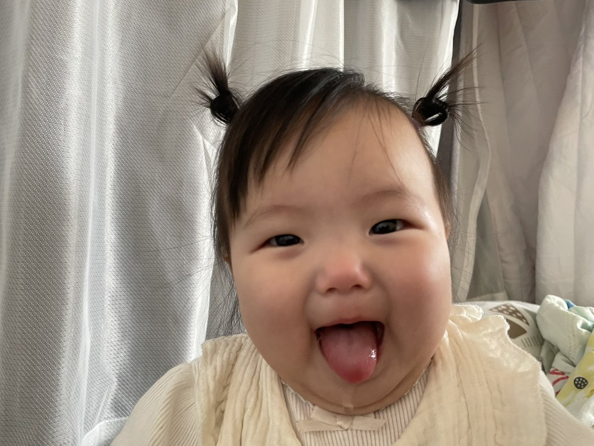 __rin_chan_'s tweet photo. 誰に似たのか、おふざけ上手🥸
そして最近色んな事し出して
めちゃくちゃ手がかかってきた。
それでも可愛すぎる　べー👅 https://t.co/qvJBjsF33o