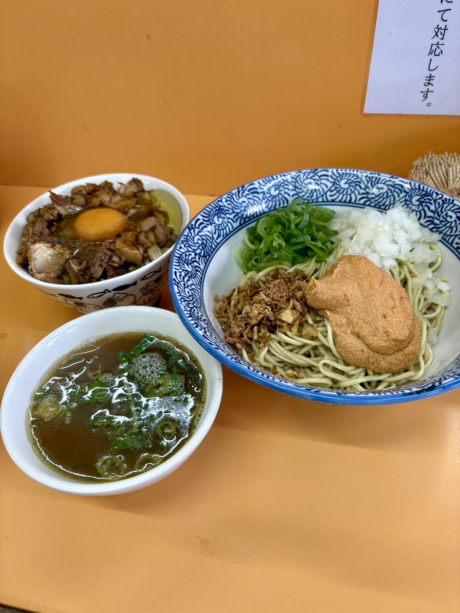 anmoramen's tweet photo. 193。Akkey@幸手市

あん肝和え玉、チャー丼、中華スープ
トリプルセット

めちゃくちゃ旨い😋😋 https://t.co/zAQgXzL9yw