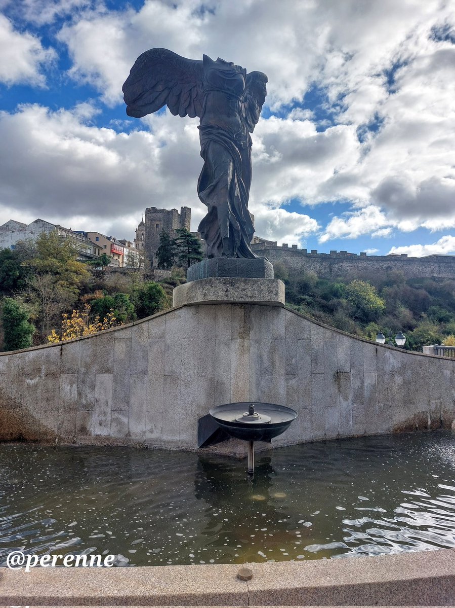 Pues bienvenido sea el reciente reconocimiento de #Ponferrada como Bien de Interés Cultural, con la categoría de Conjunto Histórico. 
Ayudará a conservar el patrimonio cultural y paisajístico de la ciudad.
#BuenosDías #9Nov #ElBierzo