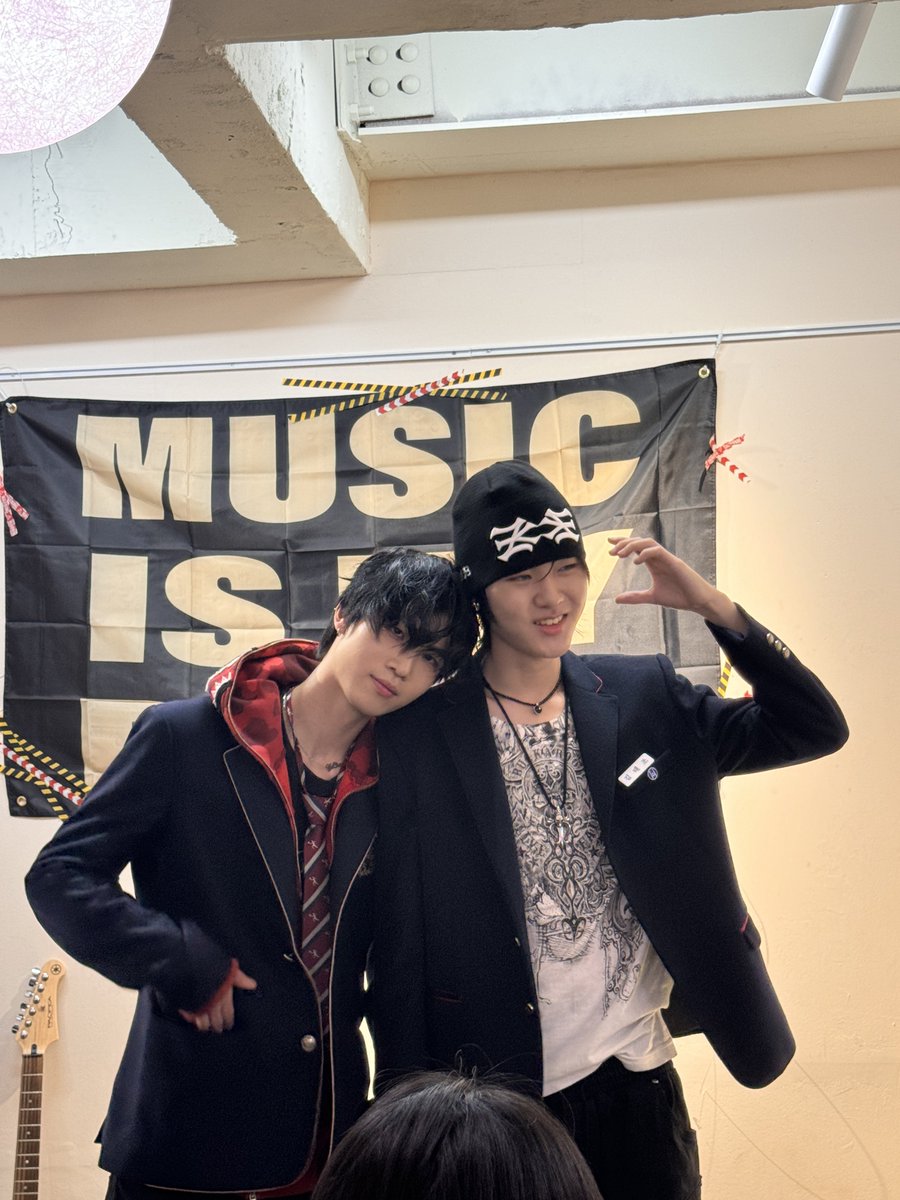 cheesesiiii's tweet photo. 사이좋은 예찬태조 https://t.co/y4Of7ivwS9