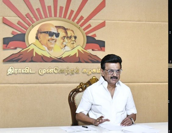 PWilsonDMK's tweet photo. மக்களுக்கு ஓர் முக்கிய எச்சரிக்கை!

உங்கள் வாக்கு முக்கியம். 
வாக்குரிமை இல்லையென்றால்,
நாளை ஒன்றிய அரசானது ஏதாவது ஒரு சட்டத்தின் மூலம் உங்களுக்கு ரேஷன் கார்டு இல்லை என்று கூறினாலும் ஆச்சரியமில்லை...

ஆகவே எச்சரிக்கையாக இருங்கள் ...

உங்களது வீட்டிற்கு BLO (தேர்தல் பூத் நிலை அலுவலர்) வரும்போது உங்களுக்கு இரண்டு படிவங்களை வழங்குவார்கள். அதைப் பெற்று தங்களின் விவரங்களை சரியாக பூர்த்தி செய்து மீண்டும் அந்த படிவங்களை, குறிப்பிட்ட தேதிக்குள்   தேர்தல் பூத் நிலை அலுவலரிடம் (அதிகாரி) ஒப்படையுங்கள். 

தேர்தல் பூத் நிலை அலுவலர் அவர்கள்,  நீங்கள் அளித்த அந்த இரு படிவங்களில் ஒரு படிவத்தை எடுத்து கொண்டு, மற்றொரு படிவத்தில் ஒப்புதல் அளித்து (Acknowledgment) திரும்ப உங்களிடமே வழங்குவார். 

அவ்வாறு நீங்கள் படிவத்தை பூர்த்தி செய்து திரும்ப அளிக்கவில்லை என்றால், தேர்தலில் வாக்கு செலுத்த முடியாது! 

மக்களே.. இந்த வாய்ப்பினை தவறவிட்டால் தேர்தல் நேரத்தில் ஒன்றும் செய்ய முடியாது. ஆகவே   இப்பொழுதே நாம் எச்சரிக்கையாக இருக்க வேண்டும். 

வாக்காளர் பட்டியல் சிறப்பு தீவிர திருத்தம் தொடர்பாக (SIR) உங்களுக்கு ஏதேனும் சந்தேகம் இருந்தால் நமது கழகத்தின் BLA(2) முகவர்கள் நீங்கள் வசிக்கும் பகுதியில் இருப்பார்கள்.. அவர்களை அணுகி உதவி கோரலாம்!

@mkstalin @Udhaystalin @arivalayam  @DMKITwing