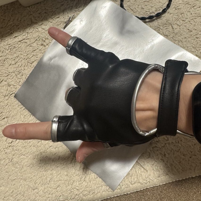 めちゃめちゃ時間かかるじゃん！！！

 #もんの衣装製作