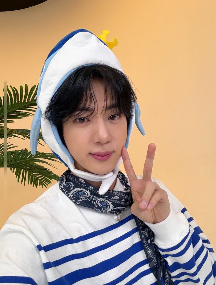 MeloLavinia's tweet photo. VOTEM NO JHOPE E NO JIN!!!!!!! VAMOS MOSTRAR NOSSA FORÇA ARMYS!!💜💜💜 #ARMY #ARMYBR #BTS #MAMAAWARDS2025 https://t.co/zE1lceimX5