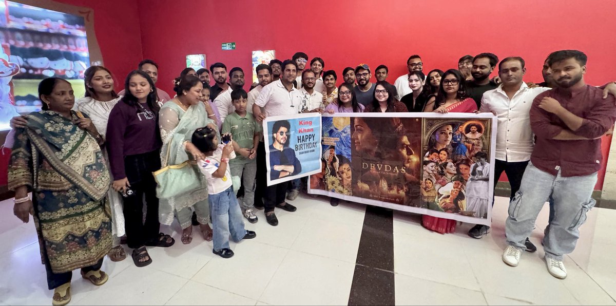 SRKRoyalsHowrah's tweet photo. Spent SRK’s birthday lost in the magic of Devdas — because legends deserve legendary celebrations! 🎉🎬❤️

@iamsrk @RedChilliesEnt @pooja_dadlani @bhansali_produc @KarunaBadwal @Srk_bangalore 

#srk #srkday #devdas #ShahRukhKhanFilmFestival https://t.co/tNgKxgmmja