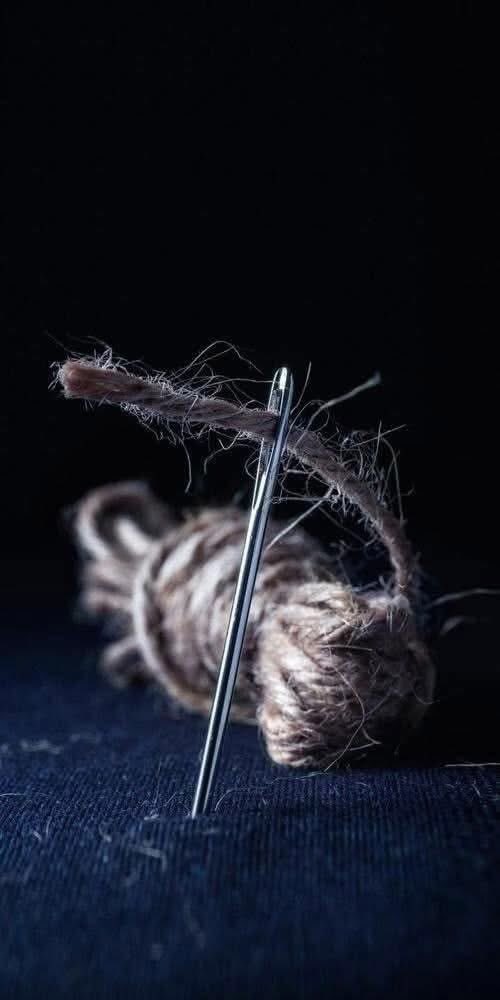 O Gün
Geldiğinde?!..

İğne'de
Hesap Verecek
İplik'te!. 

İpliği
İğneye Çeken
Delik'te!. 

O Gün
Dikiş'te Sorulacak
Sökük'te!..