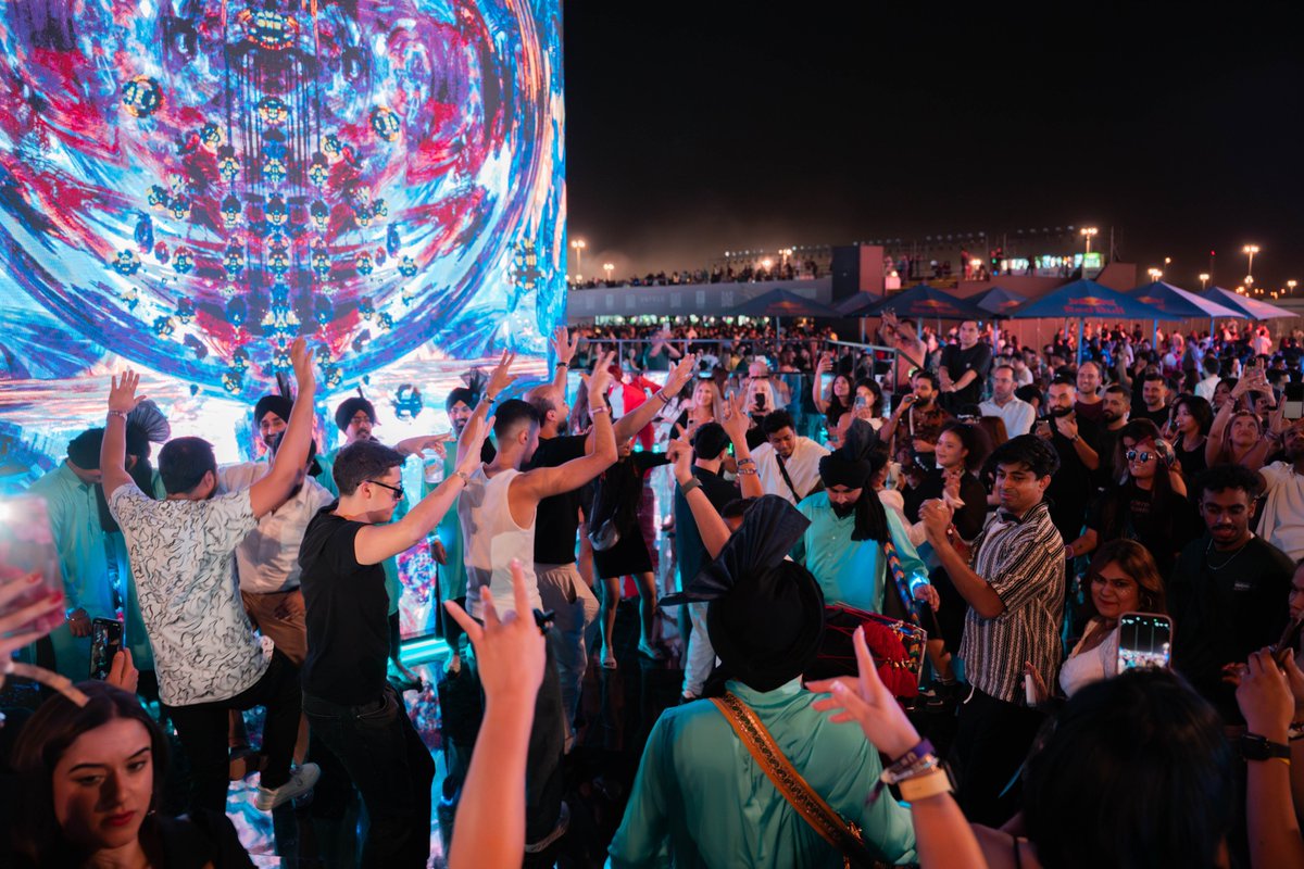 bitget's tweet image. Survived #UNTOLDxBitget Day 3 and still dancing 💃🕺

@Martingarrinx had us all losing it, and our booth was packed with an amazing crowd for the special Bhangra performance! 🔥

#EventWithBitget #FeelTheBeat