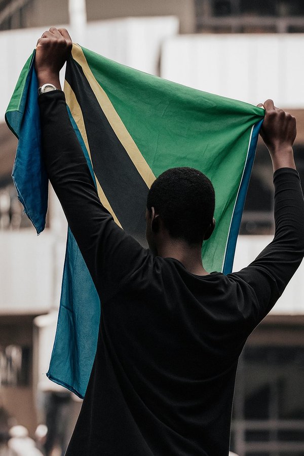 Amini wakali nawajuza baada ya kilicho tokea  system itaanza kitu inaitwa soft infiltration kwa hela ahadi, na lifestyle kama njia ya kupasua mioyo ya vijana kabla hawajakomaa kimkakati Inaitwa 👇

OP: Golden Trap

01👉Baada ya kila mapambano makali, system huvaa sura ya tabasam