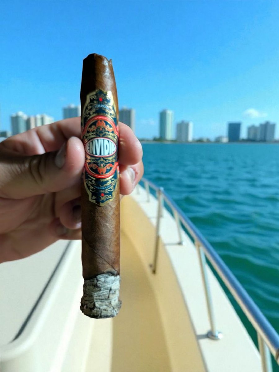 AcostaCigars's tweet photo. Experience luxury with the Envidia cigar by Acosta Cigars—crafted for rich flavor, flawless construction, and a smooth, memorable smoke. Perfect for any aficionado.

#EnvidiaCigar, #AcostaCigars, #CigarAficionado, #LuxurySmoke, #CigarLifestyle #cigar #cigars #miami https://t.co/sVZJnFZOHW