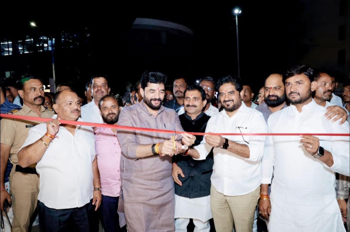 खासदार क्रीडा महोत्सव स्क्वॉश स्पर्धेचा थरार 🏆

📍महाराष्ट्र स्क्वॉश अकॅडमी, NIBM रोड | खासदार क्रीडा महोत्सव

पुण्यात सुरू असलेल्या खासदार क्रीडा महोत्सवा अंतर्गत स्क्वॉश स्पर्धेची आज थरारक सांगता झाली. दोन दिवस चाललेल्या या स्पर्धेत खेळाडूंनी उत्कृष्ट तंदुरुस्ती, वेग, कौशल्य