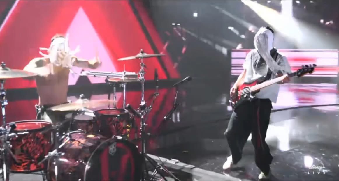 infopilots's tweet photo. Twenty One Pilots en el #RockHall2025 https://t.co/fxErb6c8cE