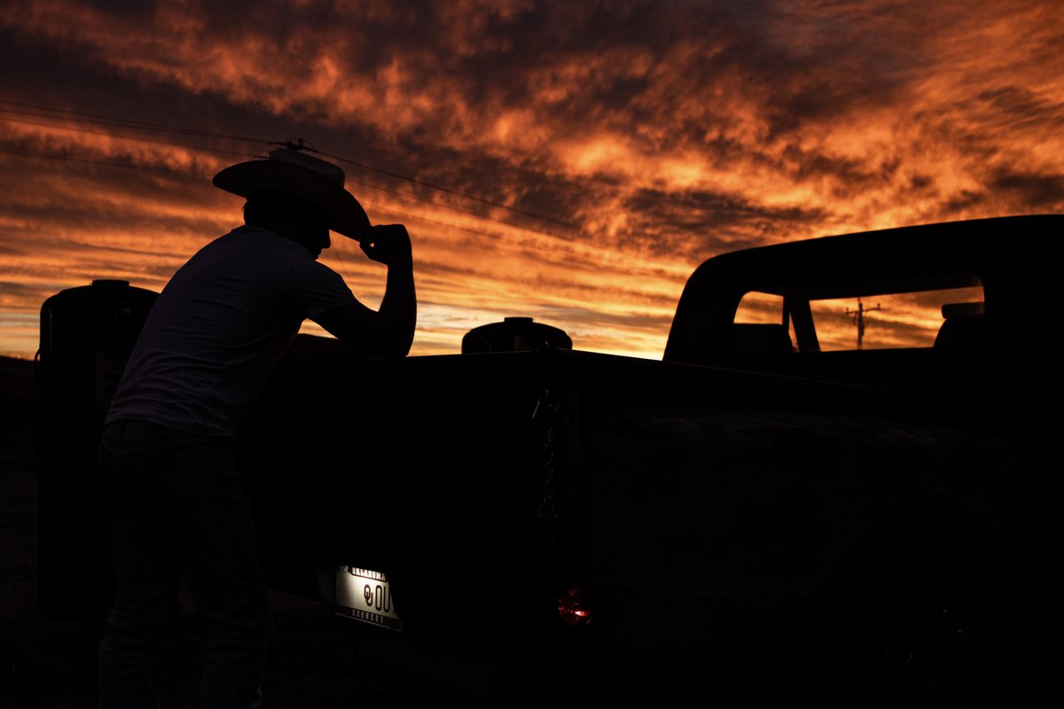 An evening well spent assisting Charlene with this Senior Session. All of these photos are going to be 🔥 thanks to the master artist. Was fun getting help capture these for such a great young man.
