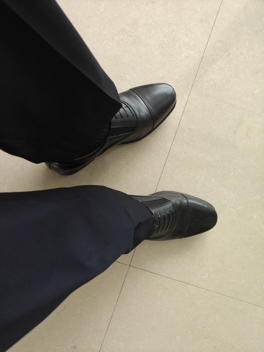 Lock & Uniform tweet media