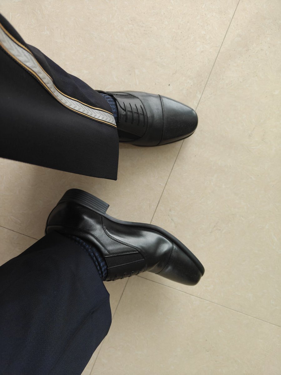 Lock & Uniform tweet media