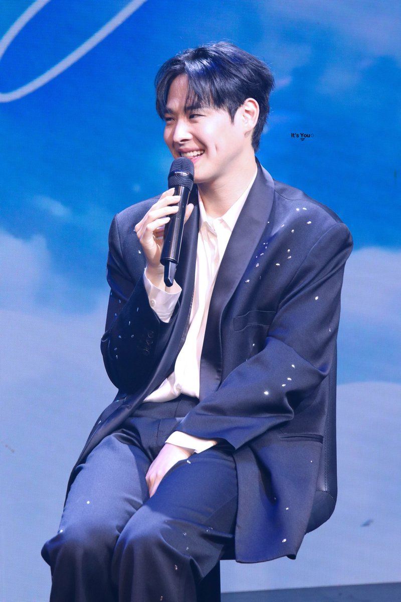 병찬배우님의 9주년을 축하합니다🎁💛

#최병찬 #배우최병찬 #빅톤