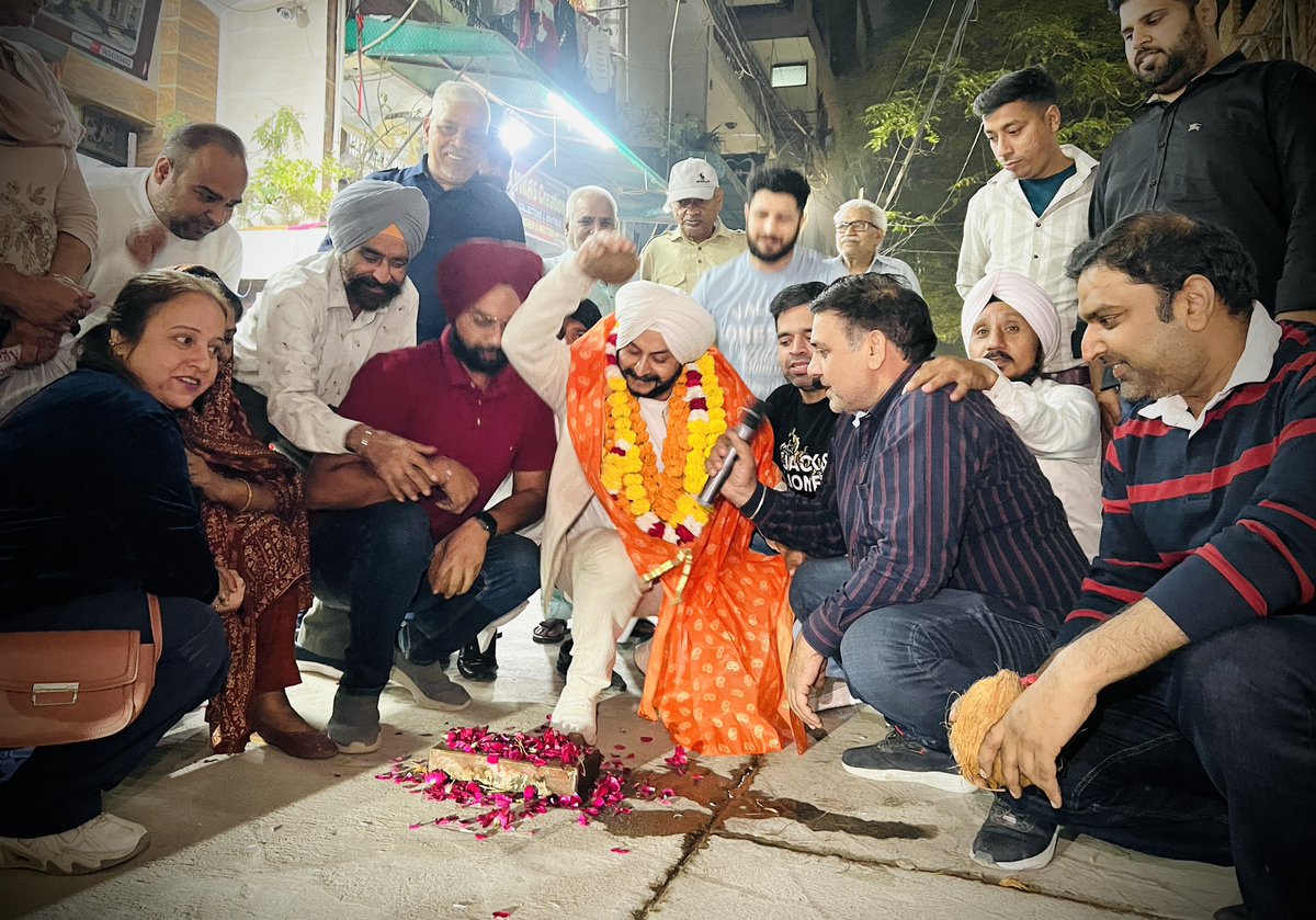 JarnailSinghAAP's tweet image. KG 2 व KG 3 ब्लॉक विकासपुरी के निवासियों को भी दिया नई सड़क और सीवर लाइन का तोहफा..🛣️

KG 2 व KG 3 ब्लॉक विकासपुरी के निवासियों को नई गली और सीवर लाइन के नवनिर्माण पर हार्दिक शुभकामनाएं..
यह कार्य आपके टैक्स द्वारा एकत्रित विधायक निधि कोष से करवाया गया..

#devolopment #work