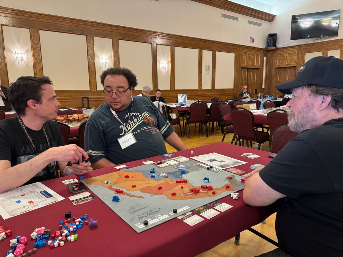 fortcircle's tweet photo. The wildest game ever of The Halls of Montezuma at SDHistCon. https://t.co/iigPkzZNfs