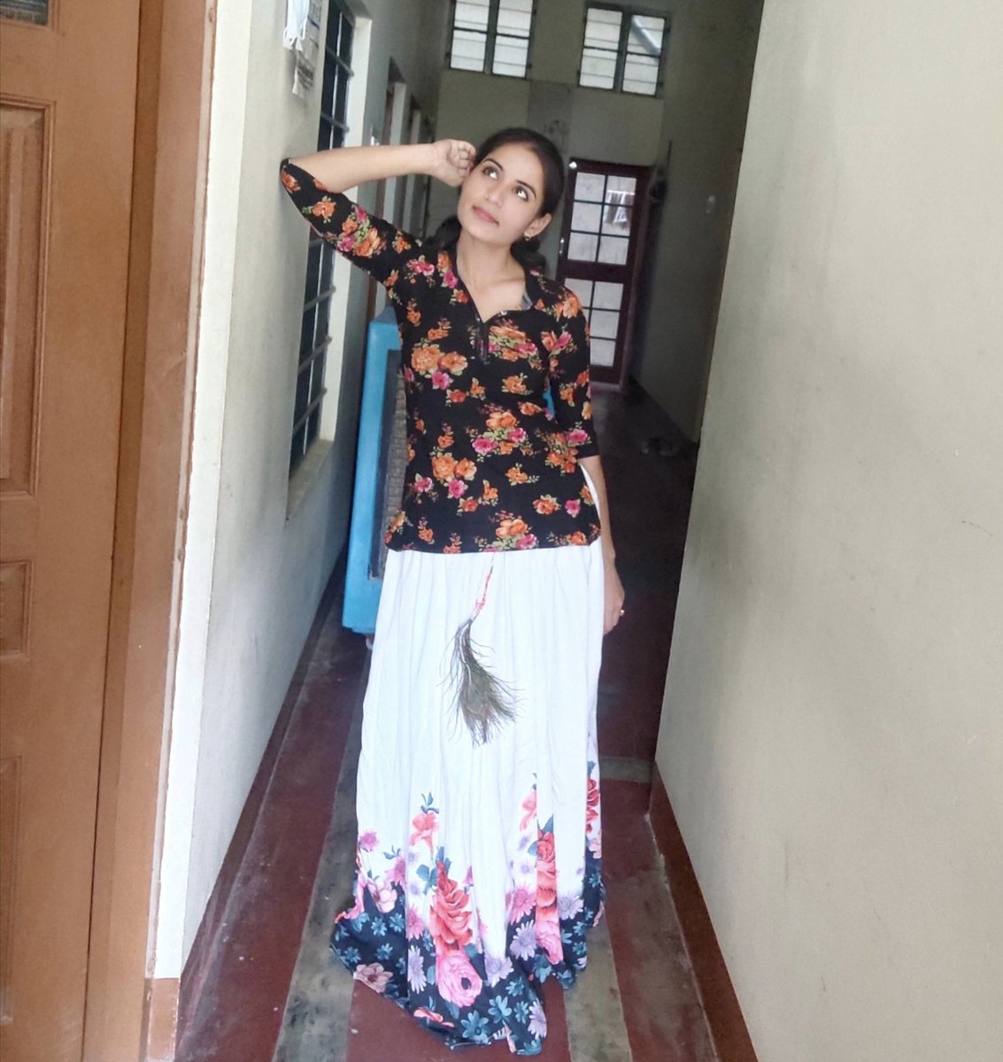 जिंदगी में कभी भी ये मत सोचो कि कौन कब, कैसे, कहाँ बदल गया?
सिर्फ इतना देखो कि वह तुम्हें क्या सिखाकर गया?
यही जीवन का व्याकरण है...
सुप्रभात...
आपका रविवार आनंदमय हो।