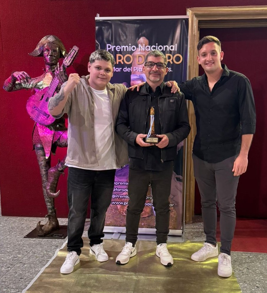 ignacio_tommaso's tweet photo. ATRACCIÓN VERDE Y NEGRA SE LLEVA A MATADEROS EL PREMIO NACIONAL FARO DE ORO 2025

Gracias a todos los que nos acompañan día a día. Sin el apoyo de nuestra gente NADA SERÍA POSIBLE.

No existe orgullo más grande que representar a CHICAGO a nivel nacional💚🖤💚 https://t.co/Ksgvub7fEh