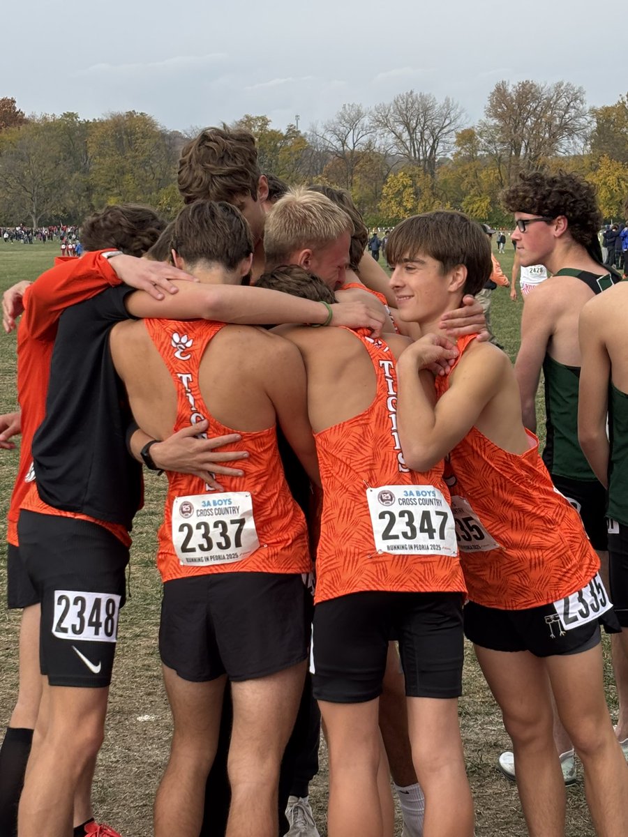 Edwardsville618's tweet photo. What a finish for our Tigers! 
Huge shoutout to the Edwardsville Boys XC Team for an incredible run at the IHSA State Meet! After losing senior leader Colin Thomas to injury, the team showed unreal heart &amp; grit and Colin’s pre-race speech lit the fire. 🔥
6 PRs &amp; 23rd at State! https://t.co/nmcB4Wedis