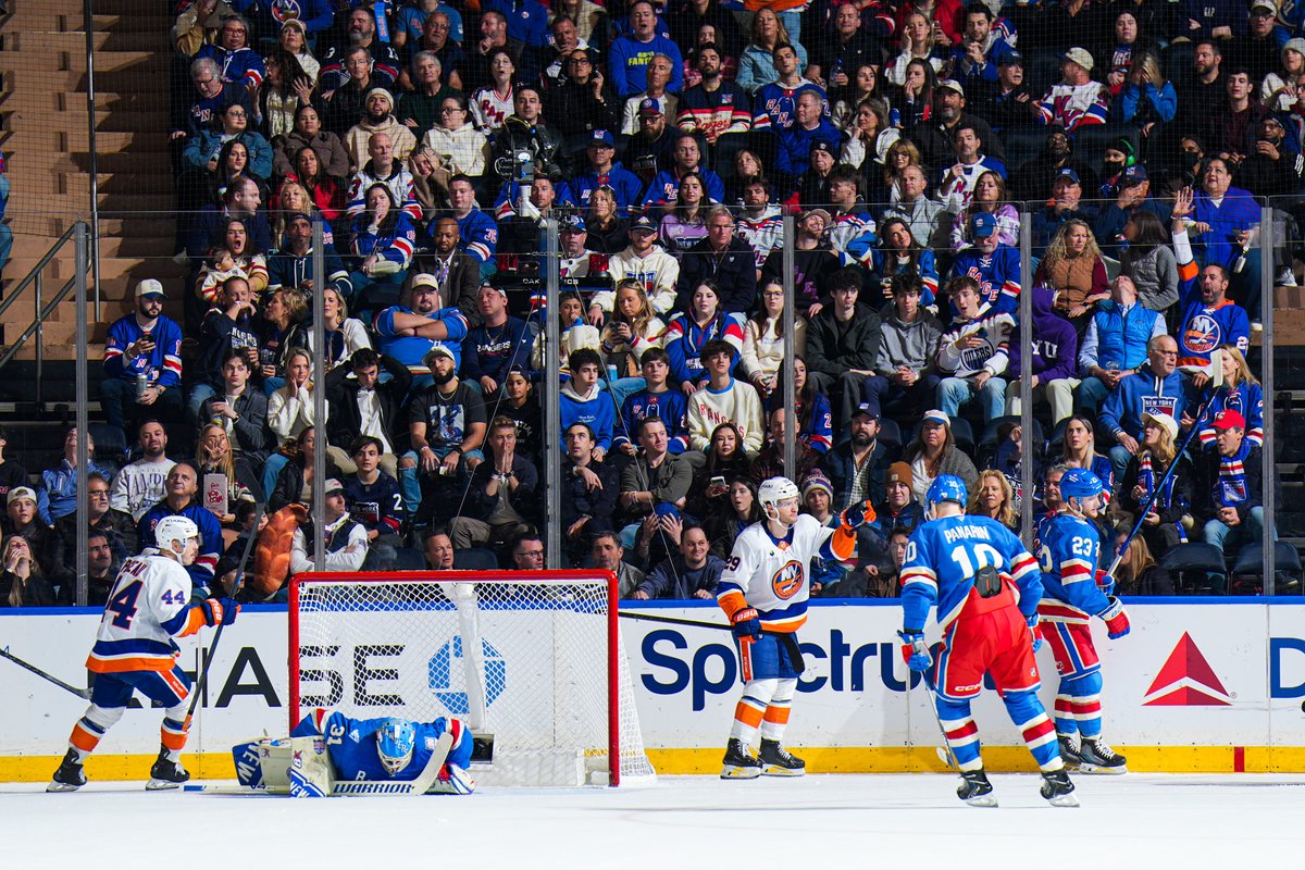 NYIslanders's tweet image. art.