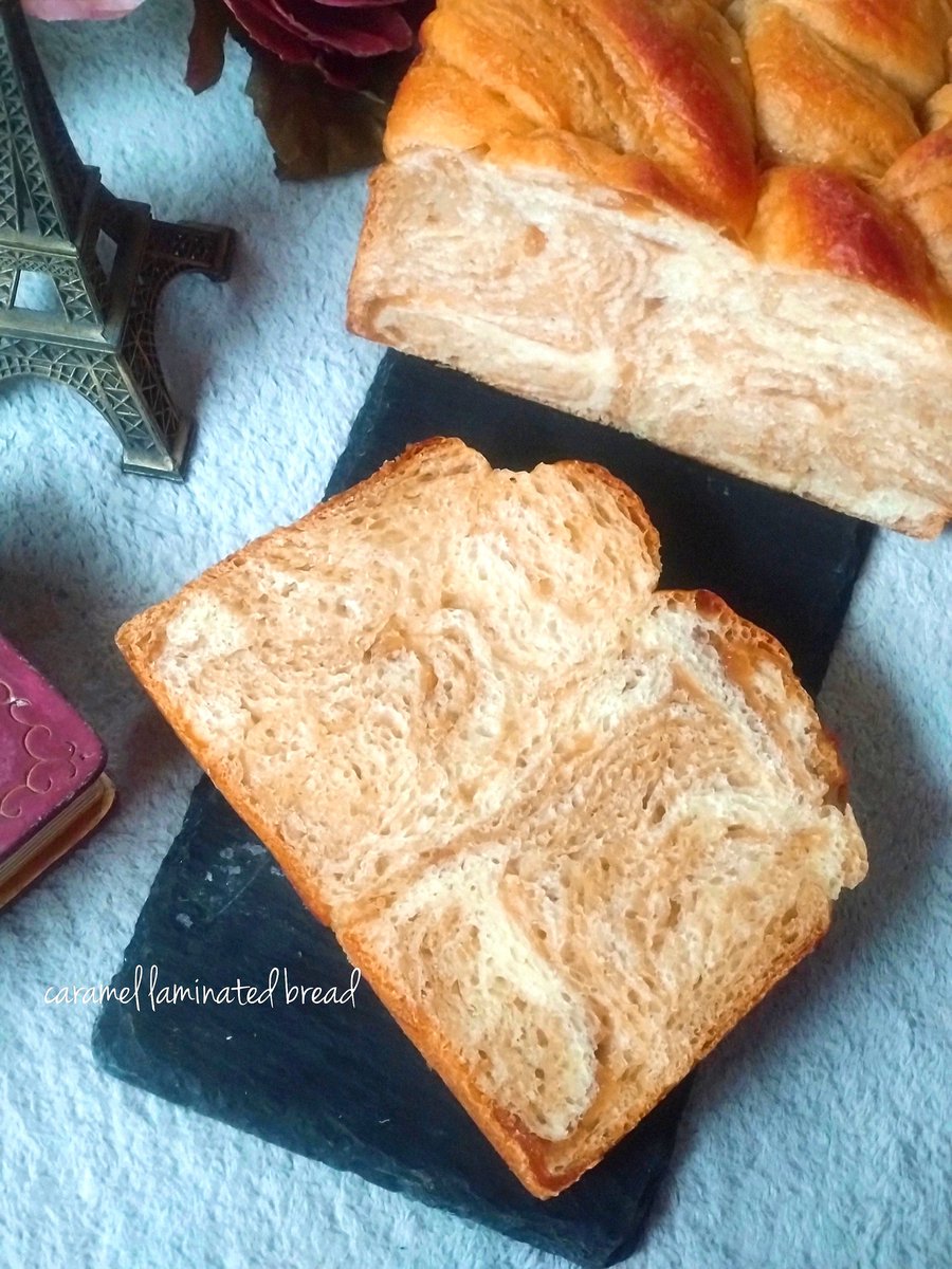 B86gt's tweet photo. 🍞キャラメルシート折り込みパン

#キャラメルソース　#キャラメル
#折り込みパン　#食パン
#お菓子作り好きな人と繋がりたい https://t.co/pRiYSf6hjP