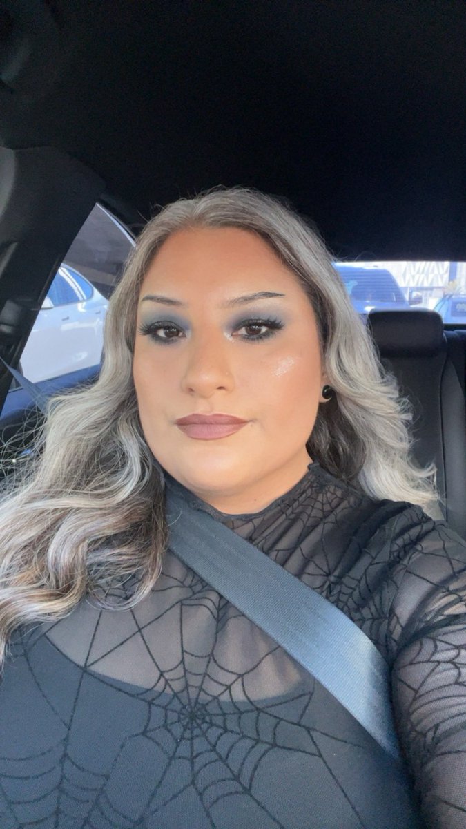 hoodithalv's tweet photo. Grey hair officially all grown out 🙂‍↔️ .. some parts at the bottom of my head stayed brown but for the most part it’s grey with streaks of brown https://t.co/WccLBnUXYQ
