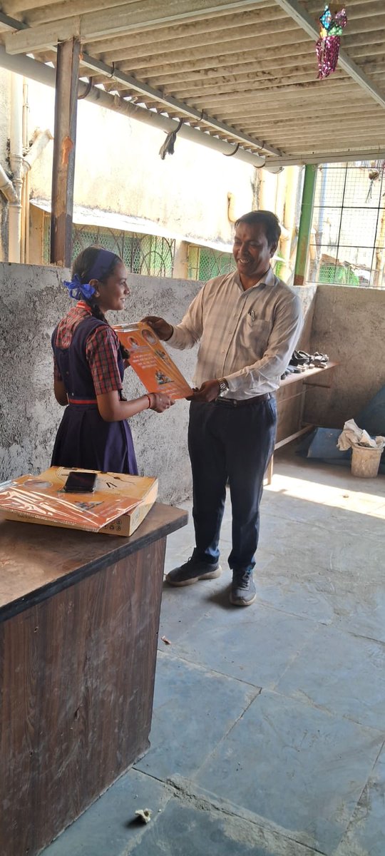 ashramgoregaon's tweet image. पूज्य गुरुदेव संत श्री आशारामजी बापूजी जी की पावन प्रेरणा से महादेव मेमोरियल इंग्लिश हाय स्कूल नालासोपारा( पूर्व) में दिव्य प्रेरणा प्रकास ज्ञान प्रतियोगिता में भाग लिए विद्यार्थियों को पुरस्कृत किया गया।
#SantShriAsharamjiBapu #DPP #kids