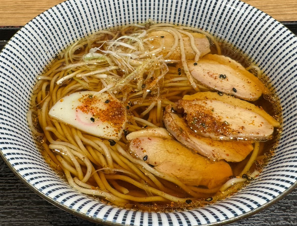 今日の昼は東京駅で「温かい鴨そば」
NHK「日曜討論」では文字通り末席で、発言時間も少なかったが、とにかく出演できたのは、有志諸氏が日本保守党を国政政党にしてくれたおかげだ。