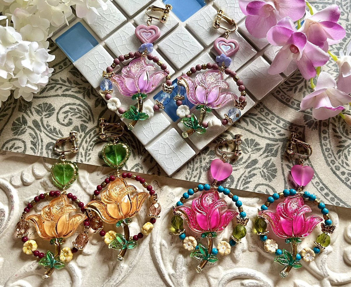 KOOOOUUUUKAAAA's tweet image. 服の上から装飾的に身につけるfashionアイテムとしてのアウターランジェリーを制作するMILHAE.と、架空の異国を旅するエキゾチック＆シノワズリなアクセサリーを制作するAPOLIAの合同出店です✨️💖

🌹MILAPO.(みるあぽ)
🌹両日
🌹南館4F  P-426〜430
@designfesta 
#デザフェス62リポスト