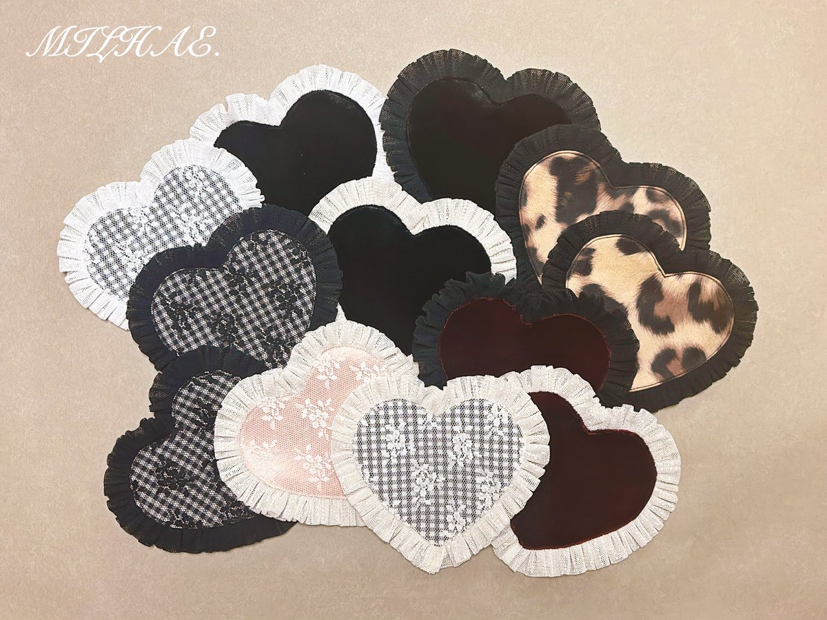 KOOOOUUUUKAAAA's tweet image. 服の上から装飾的に身につけるfashionアイテムとしてのアウターランジェリーを制作するMILHAE.と、架空の異国を旅するエキゾチック＆シノワズリなアクセサリーを制作するAPOLIAの合同出店です✨️💖

🌹MILAPO.(みるあぽ)
🌹両日
🌹南館4F  P-426〜430
@designfesta 
#デザフェス62リポスト