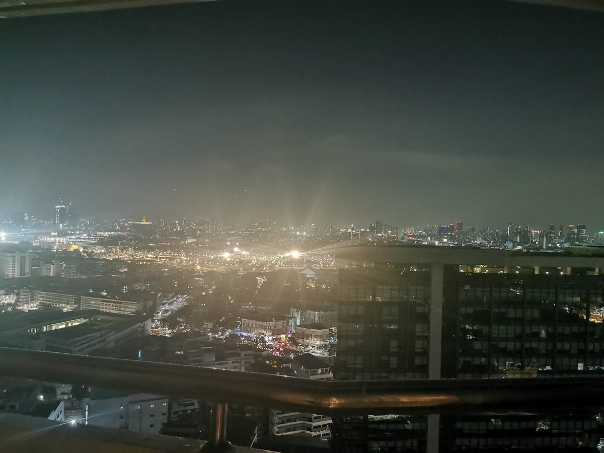ShamlanDS's tweet photo. نظرة على بانكوك في النهار و الليل (فاتني المطر الصباح) https://t.co/fYvPCYnjum