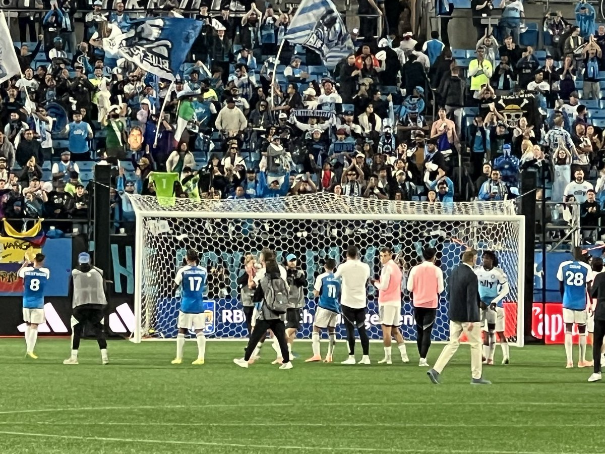 Salvo para <a href="/CharlotteFC/">Charlotte FC</a> .En la Conferencia del Este, la ventaja de local fue clave en los play-offs. Miami cerró su serie ante Nashville, Cincinnati venció a Columbus Crew, y Philadelphia hizo lo propio ante Chicago.
Sin fútbol, no hay fortaleza que aguante.
#ForTheCrown