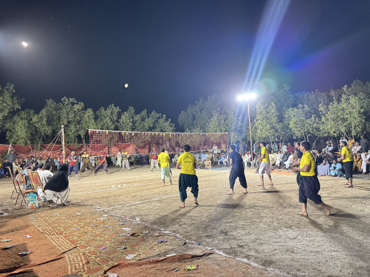 ماتلی: پاکستان پیپلز پارٹی کے نوجوان رہنما عبدالرحمان ہالیپوٹو، یوسی ملھن میں وقار نظامانی کی طرف سے آل سندھ فری اسٹائل والی بال ٹورنامنٹ میں بطور مہمان خصوصی شرکت کی ۔۔۔
#vollyball #PPPP #PS68 #Badin #Matli