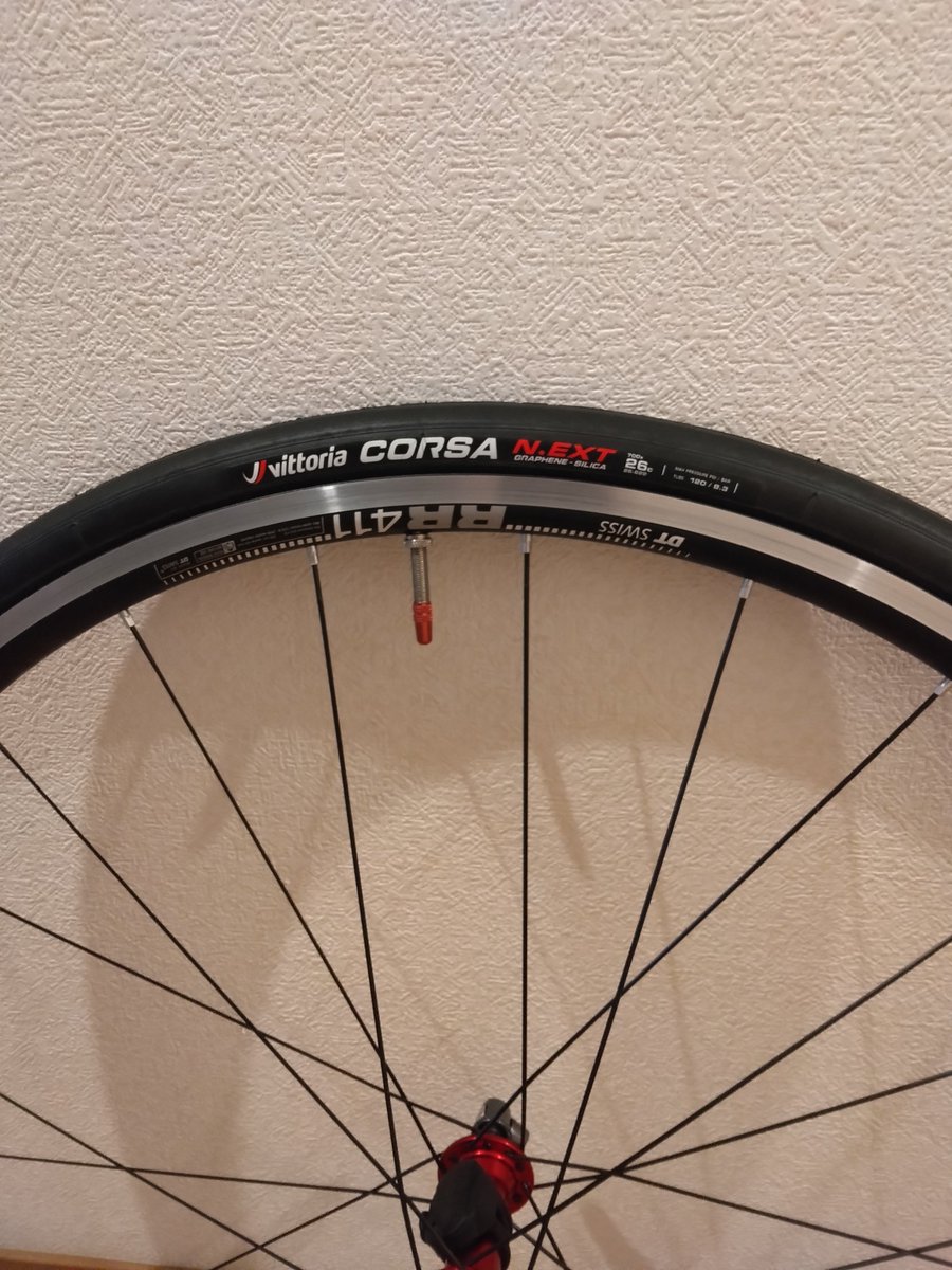 ihogio's tweet photo. Vittoria コルサネクスト 26Cに交換してみた。
乗り心地を含めて、55歳のおじさんは、これが良いわ。 https://t.co/QBzlr67lq3
