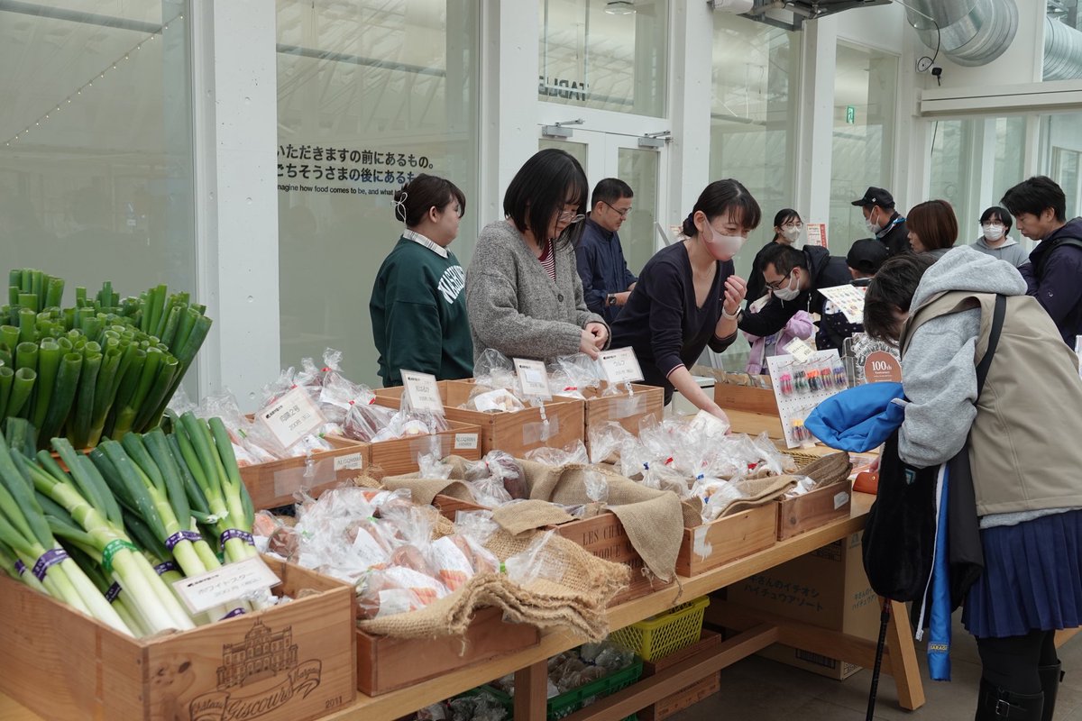 kubotaagrifront's tweet photo. 本日も『風と大地のマルシェ』実施中✨
・酪農学園大学
・むかわ地域商社 M Dino
・三島ハーブ園
さまがご出店中です!
ぜひ、アグリフロントエントランスを入って左奥、テーブルエリアにお越しください。
#AGRIWEEK https://t.co/09nRaeIOWW