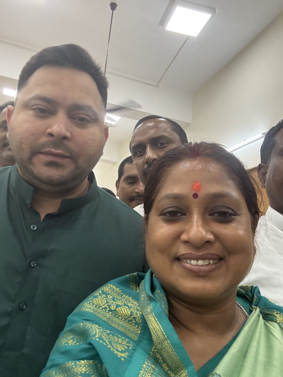 बिहार के भावी मुख्यमंत्री जी माननीय तेजस्वी प्रसाद यादव जी को जन्मदिन की हार्दिक शुभकामनाएँ ।⁦<a href="/yadavtejashwi/">Tejashwi Yadav</a>⁩
⁦<a href="/RahulGandhi/">Rahul Gandhi</a>⁩ ⁦<a href="/RabriDeviRJD/">Rabri Devi</a>⁩