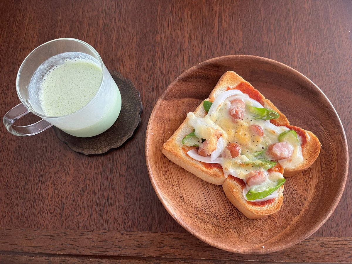 zSR506's tweet photo. 夫が朝食に作ってくれたピザトーストとグリーンスムージー
佳い休日
#朝食 https://t.co/T26C35TJod