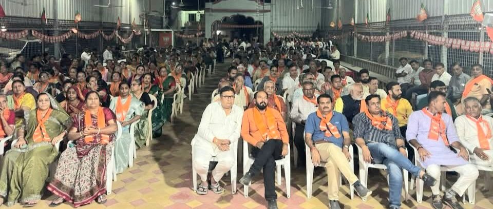 JadejaAdvocate's tweet photo. આજ રોજ તારીખ 8/11/2025 ગાંધીધામ વિસ્તારના આદિપુર શહેર મધ્યે ભાજપા પરિવાર દ્વારા નૂતન વર્ષાભિનંદન કાર્યક્રમ યોજાયો.@BJP4Gujarat @BJP4Kutchh @PunitDudhrejiya https://t.co/AKaQTEa8nb