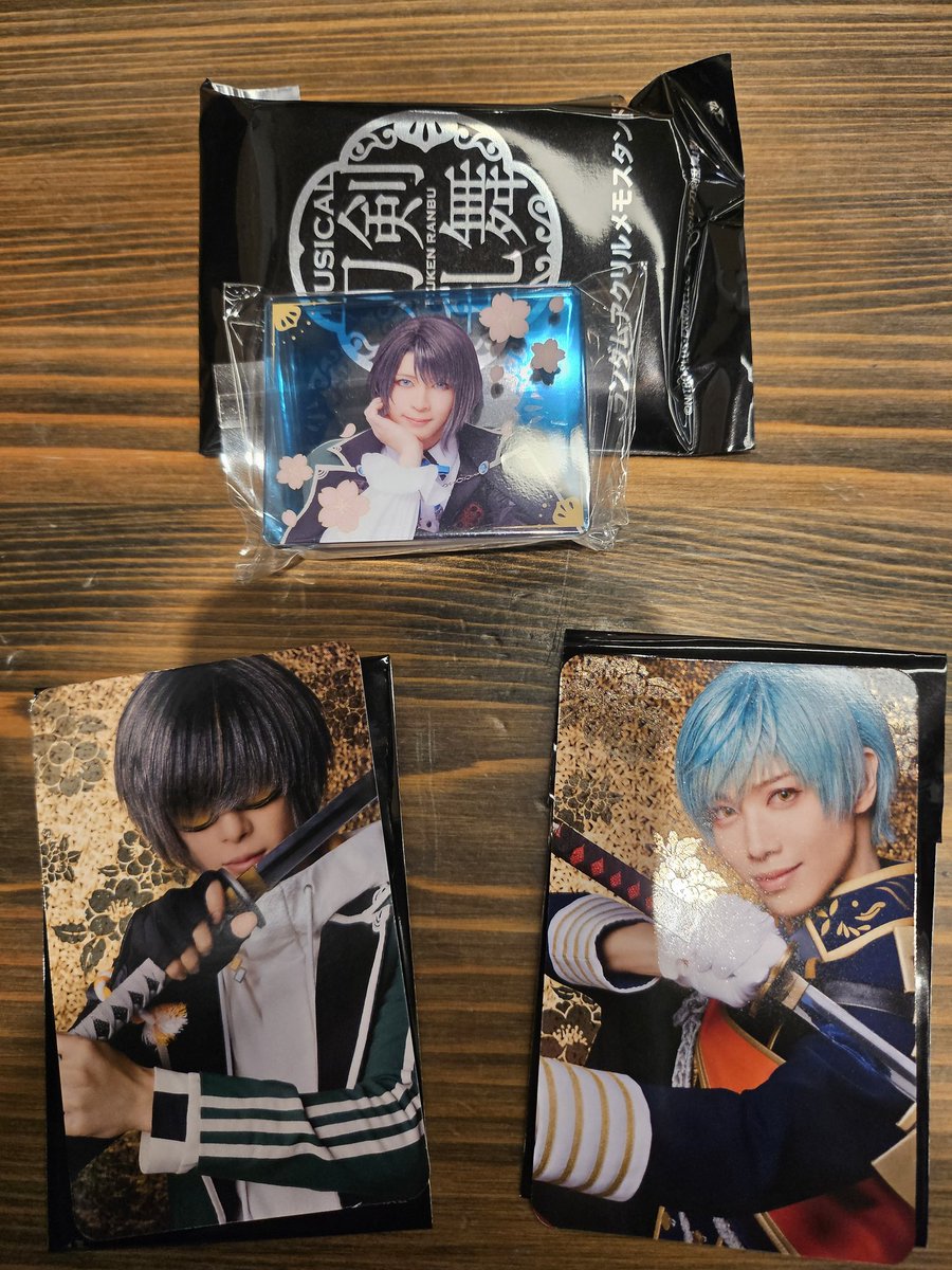 kamichaaa___'s tweet photo. 【交換譲渡】 刀ミュ 十周年 TDC 東京ドーム 博覧会 メモスタンド ふぉとカ
ふぉとカード
譲:
ふぉとカード→桑名江、一期一振
メモスタンド→松井江

求:いずれも小竜景光または後家兼光

本日TDC会場付近(~14)からシブツタ(15~)周辺におります。お声掛けください。郵送可能です。 https://t.co/quG4IoIndA