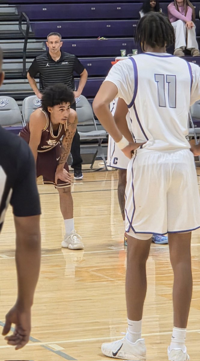iancle1's tweet image. Coach Isaiah Cavaco of @EarlhamBBall was locked 🔒 in and did an amazing job coaching today. #D3Hoops #CollegeBasketball #icchangeshowcase ❤️🙏