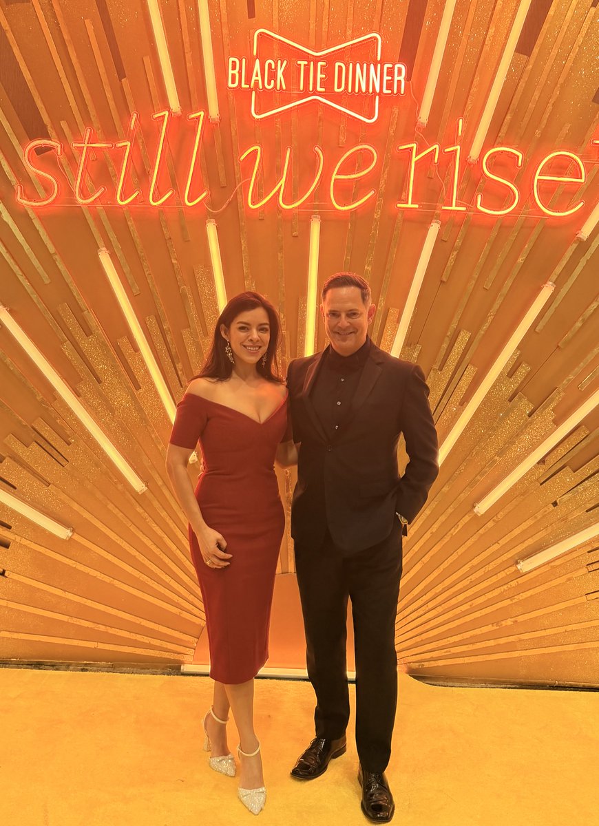 RafaelAnchia's tweet photo. Con #LaBoo @HRC #BlackTie #StillWeRise https://t.co/cKYa2r4c2f