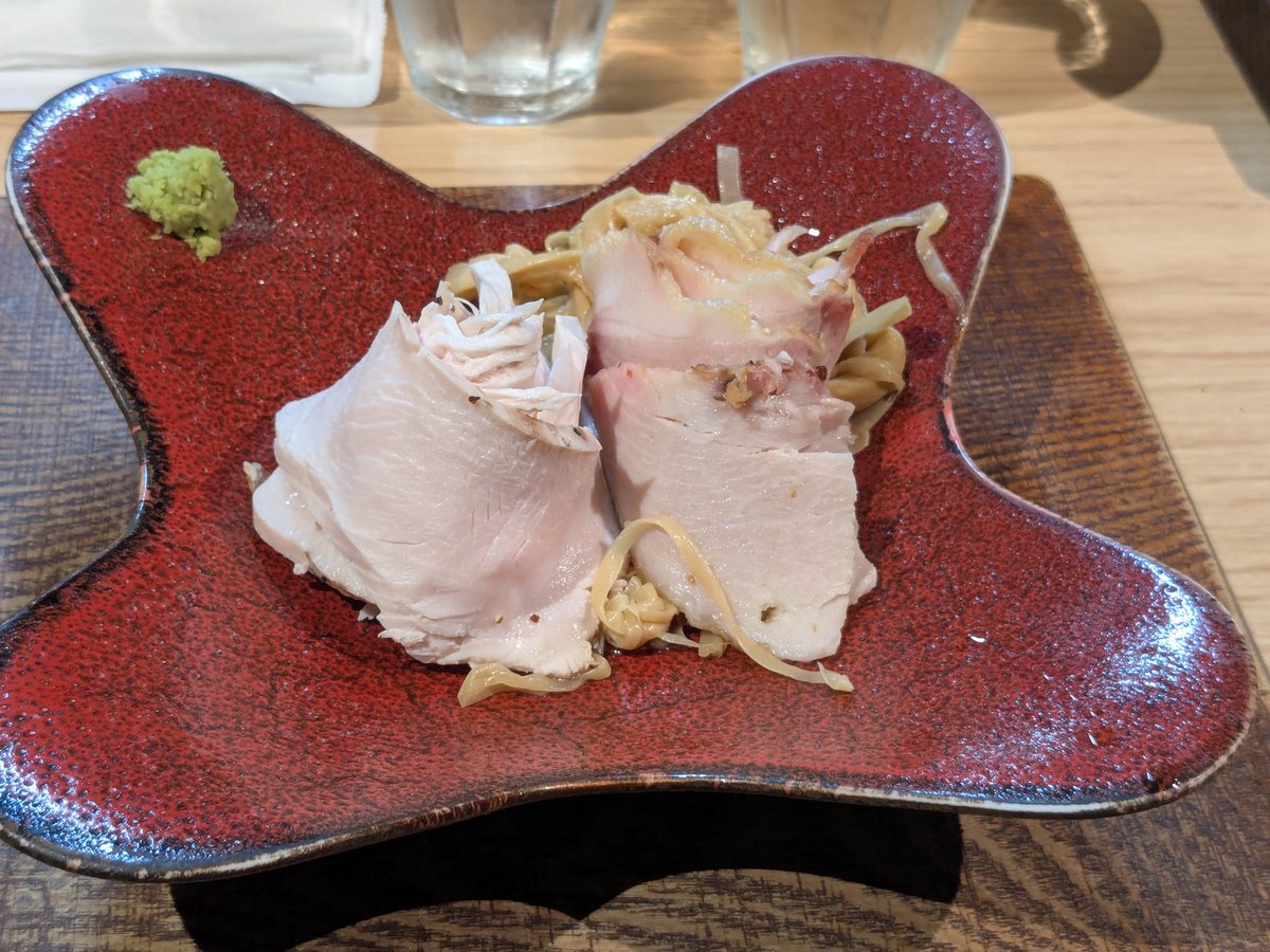 az1710000741's tweet photo. 走行後は学園都市の芛堂寺というオシャレラーメン店で、「深み鶏　特製盛り」と「山葵とクリームソースの替玉」を食べたんですが、再訪必至の旨さでした。 https://t.co/Ghg94ti2YP