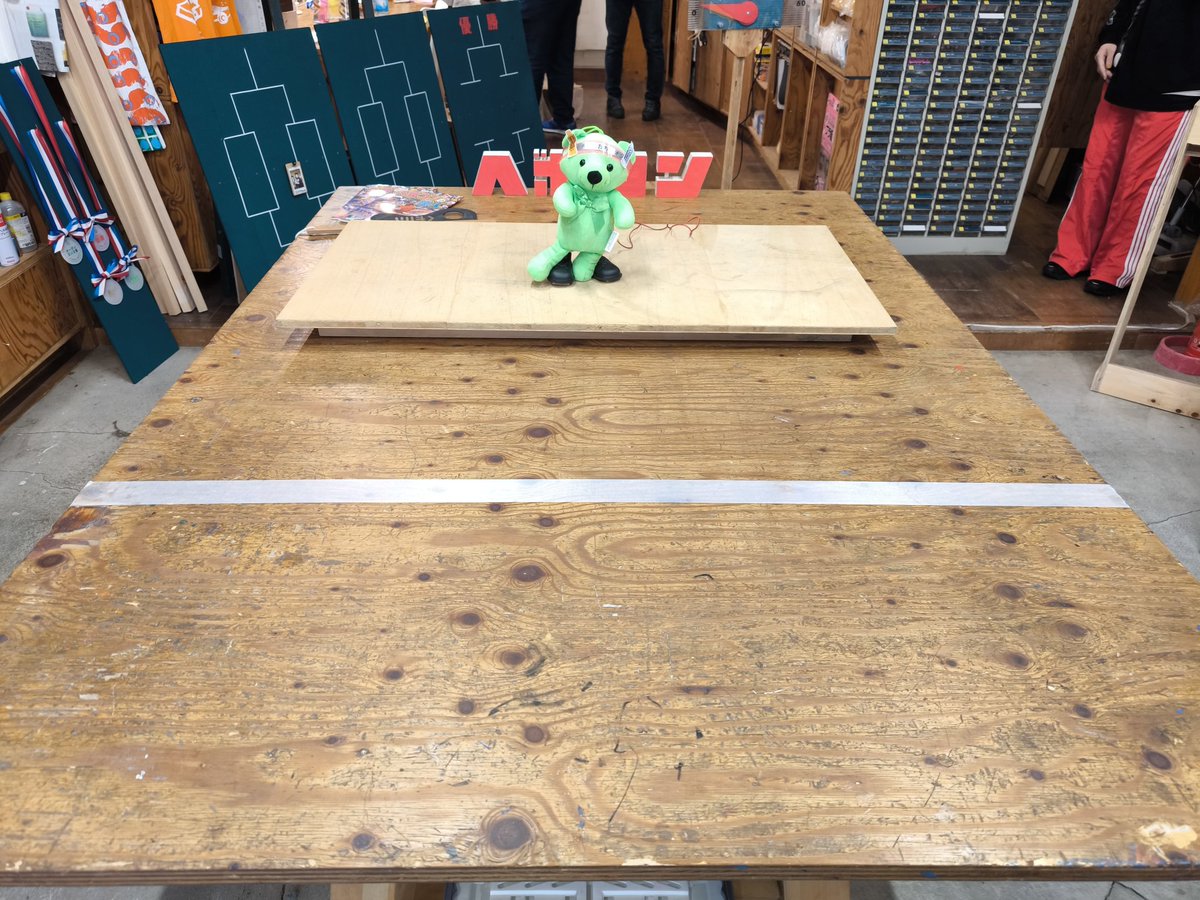 ishikawa_daiju's tweet photo. 今日は西千葉工作室のヘボコンにお邪魔しています。あいにく雨で室内開催になりましたが、それでもすべてが良すぎる https://t.co/6ByiZBD0MX