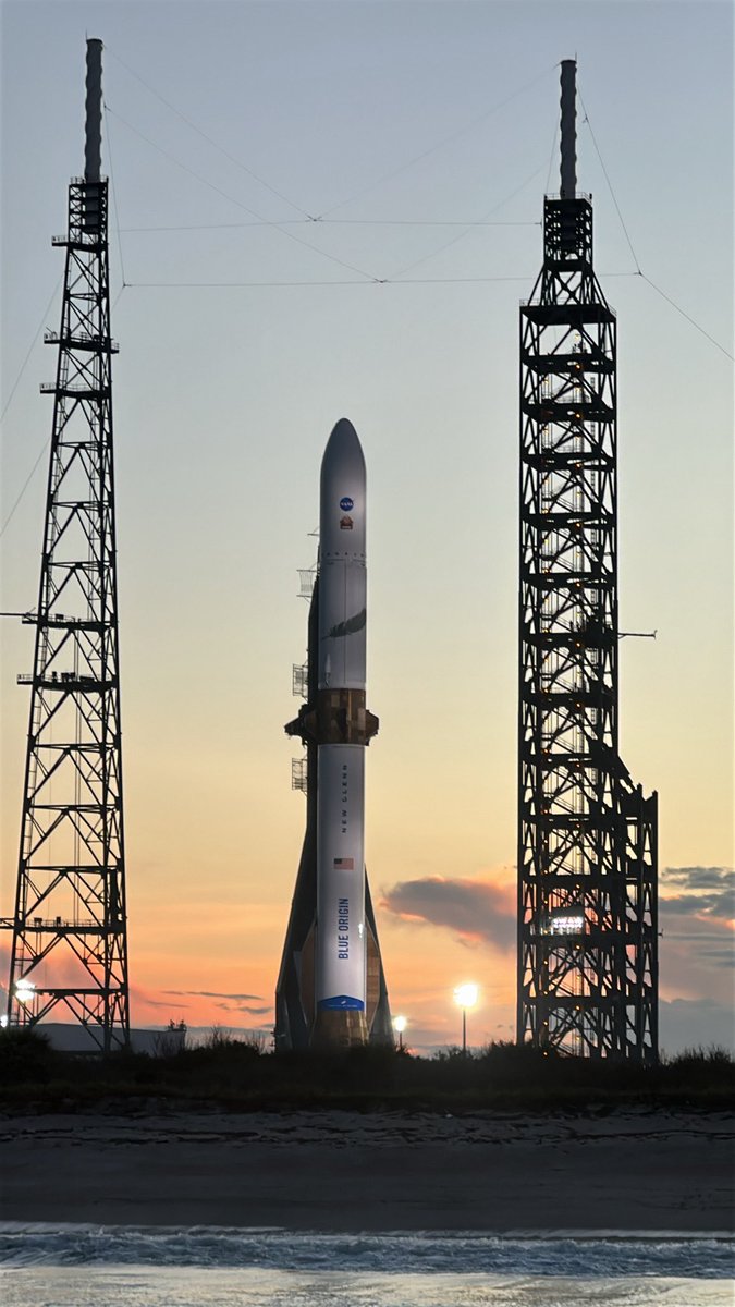 NG-2 sunset at the pad. Ready for tomorrow! <a href="/StarFleetTours/">Star✦Fleet Tours</a> 

never tell me the odds 

Gradatim Ferociter 🪶